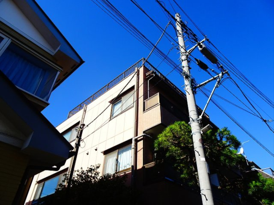 ３階建ての建物の３階にあるお部屋です。