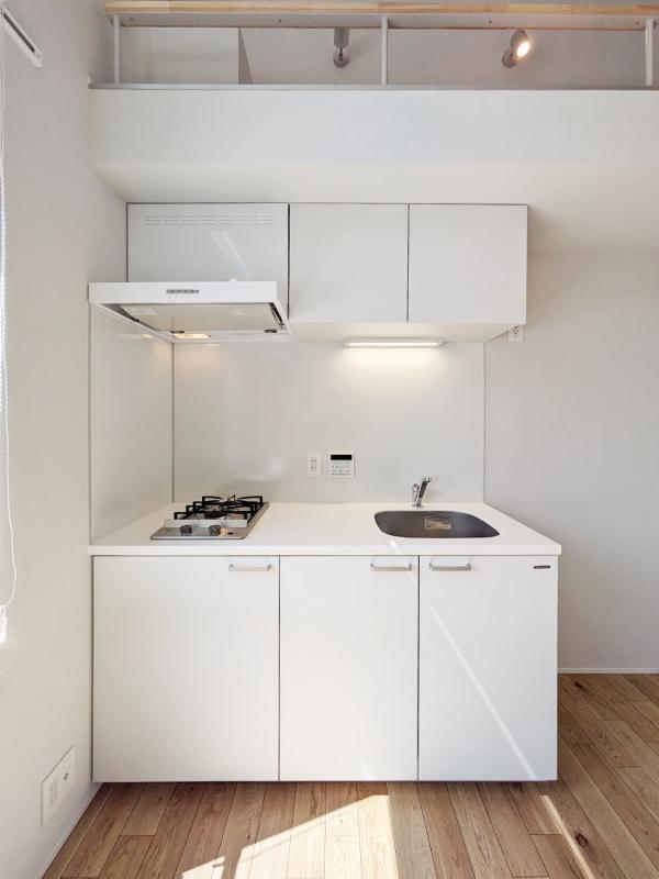 キッチンは白を基調としているため、お部屋の雰囲気にとても馴染んでいます。