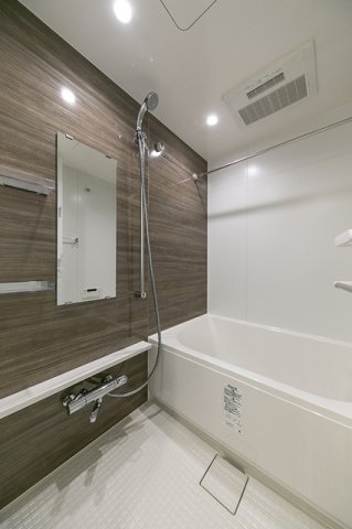 追い炊き機能付きのバスルームです。温度調整もばっちりですね。
※写真は同タイプ住戸です。