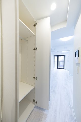 クローゼットは、上にも詰められるのでシーズン物の洋服や布団を入れておくことが出来そうです。
※写真は同タイプ住戸です。