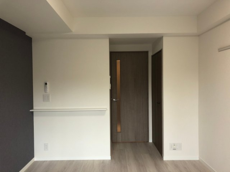 入口すぐのカウンターには、鍵やお財布など使用頻度の高いものを置くのにぴったりです。