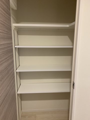 シューズBOXは広々していて、物も置けちゃうスペースがあります。