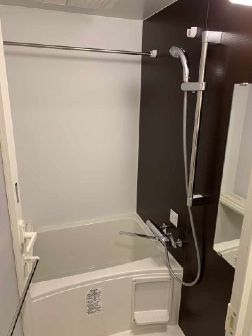 高さ調整がシャワー付きのバスルームです。