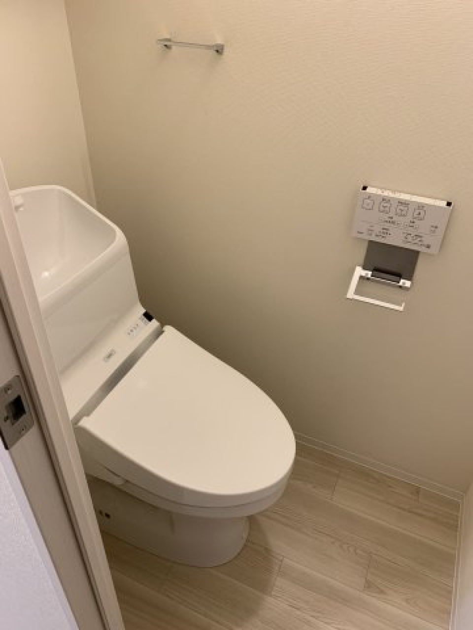 トイレはウォシュレット付きです。