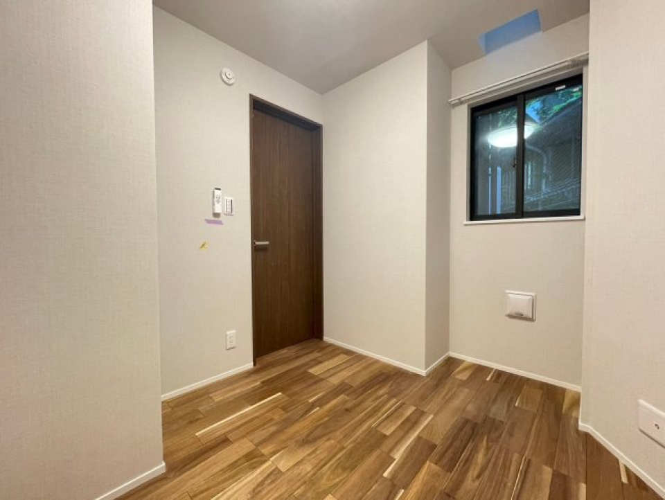 約３．３帖の洋室です。