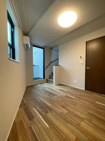 ２階には約３．８帖の洋室があります。