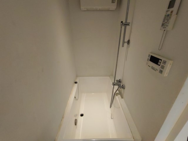 無駄な装飾のないクールなデザインがなんだかホテルのバスルームのよう。