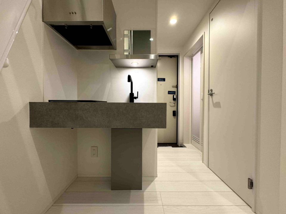 モルタル調仕上げのデザインキッチン