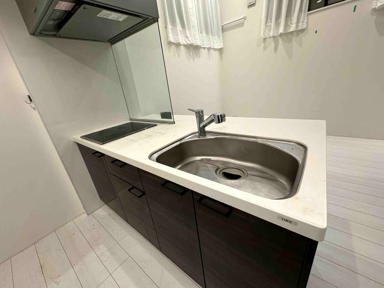 シンクも大きく、IHコンロでお手入れも楽