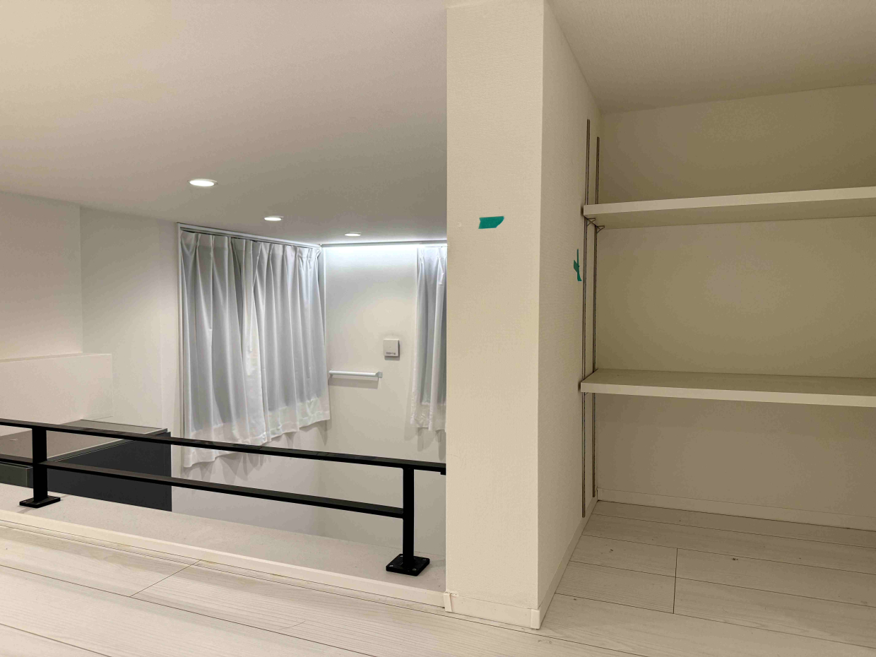 ロフト部分に収納スペースもある