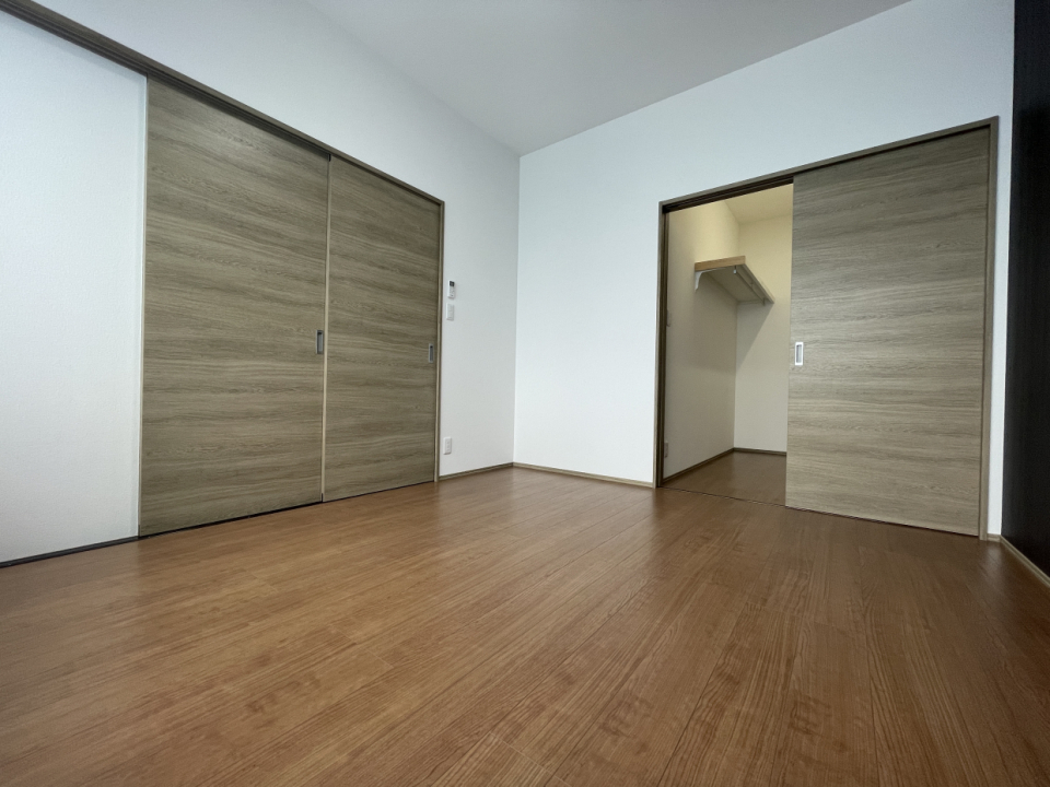 LDK横の洋室は仕切っても充分な広さ！