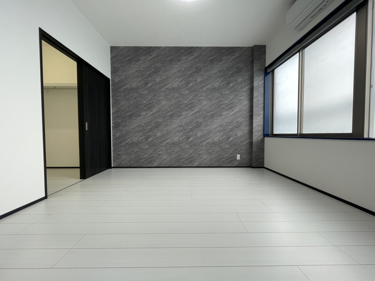 陽が入るし、寝室がよさそう。