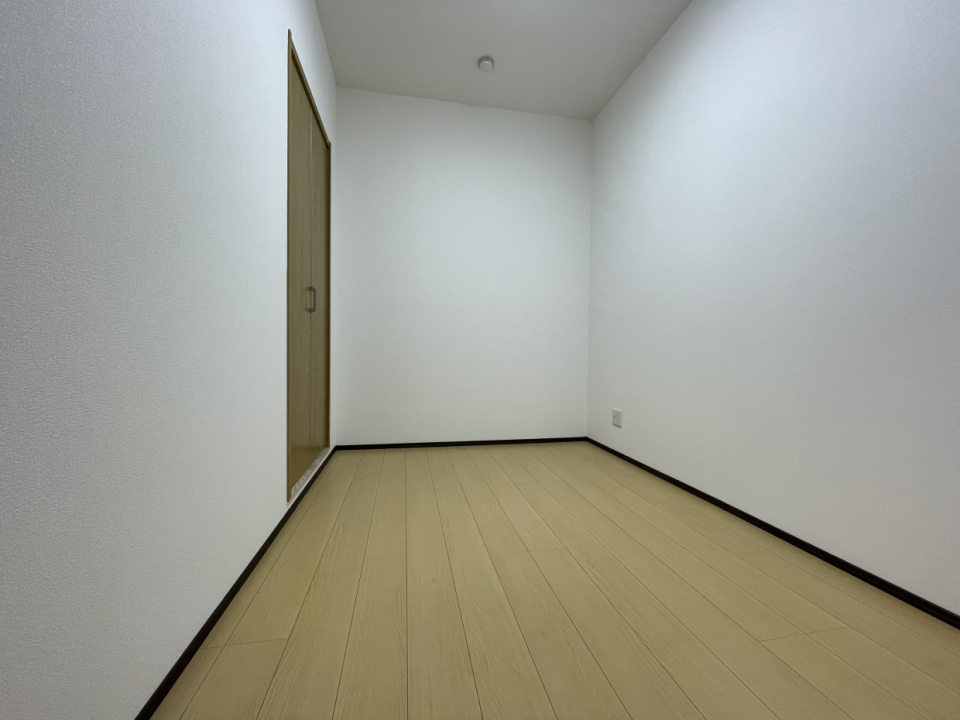 エアコン付きの洋室は寝室に使えそう！