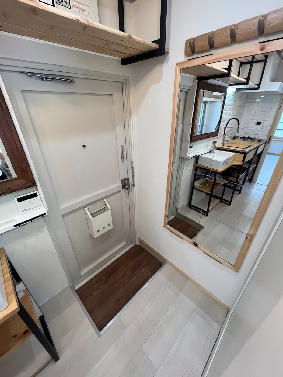 玄関には嬉しいおおきな姿見