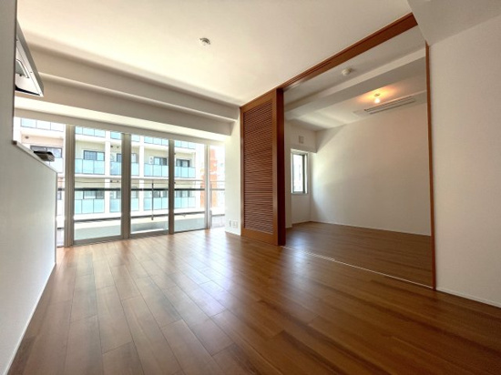 ルーバー扉が特徴的です