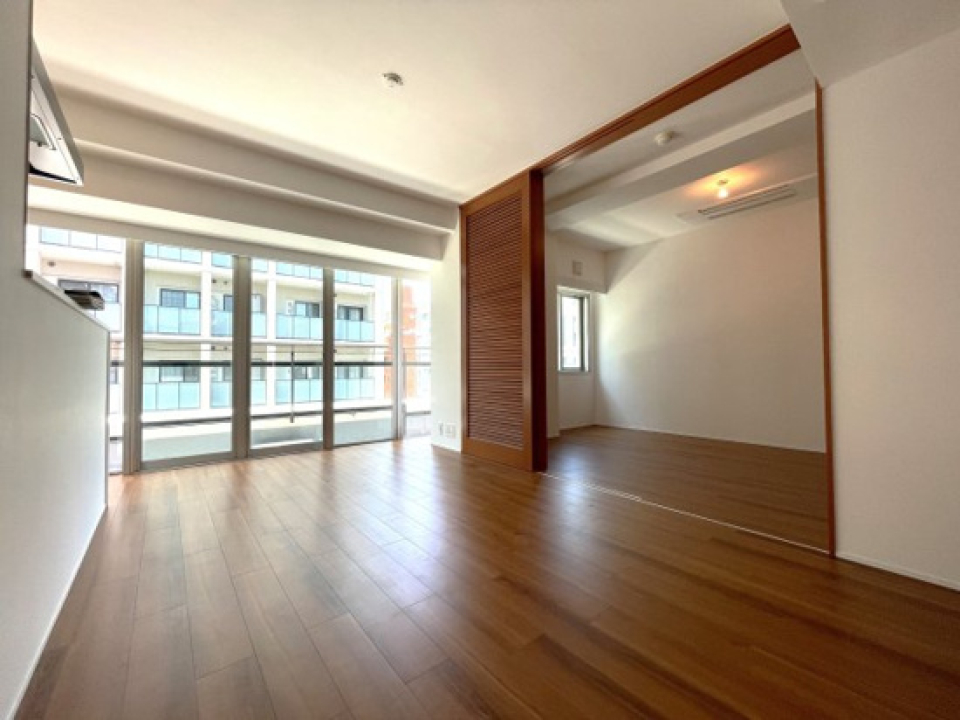 ルーバー扉が特徴的です