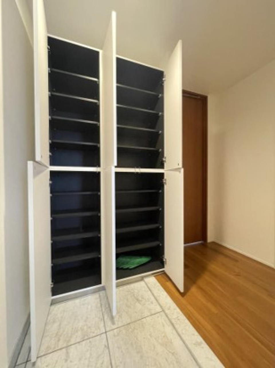 シューズボックスの収納量が十分に確保されています