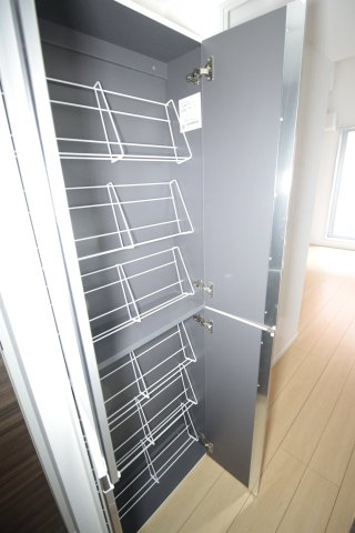 シューズボックス
 ※写真は別室です