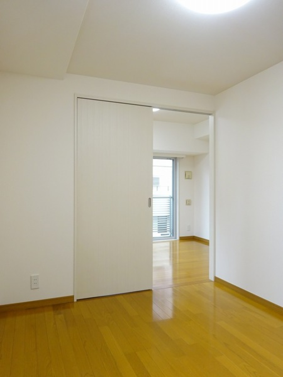 南西向きで自然光を取り入れてください！