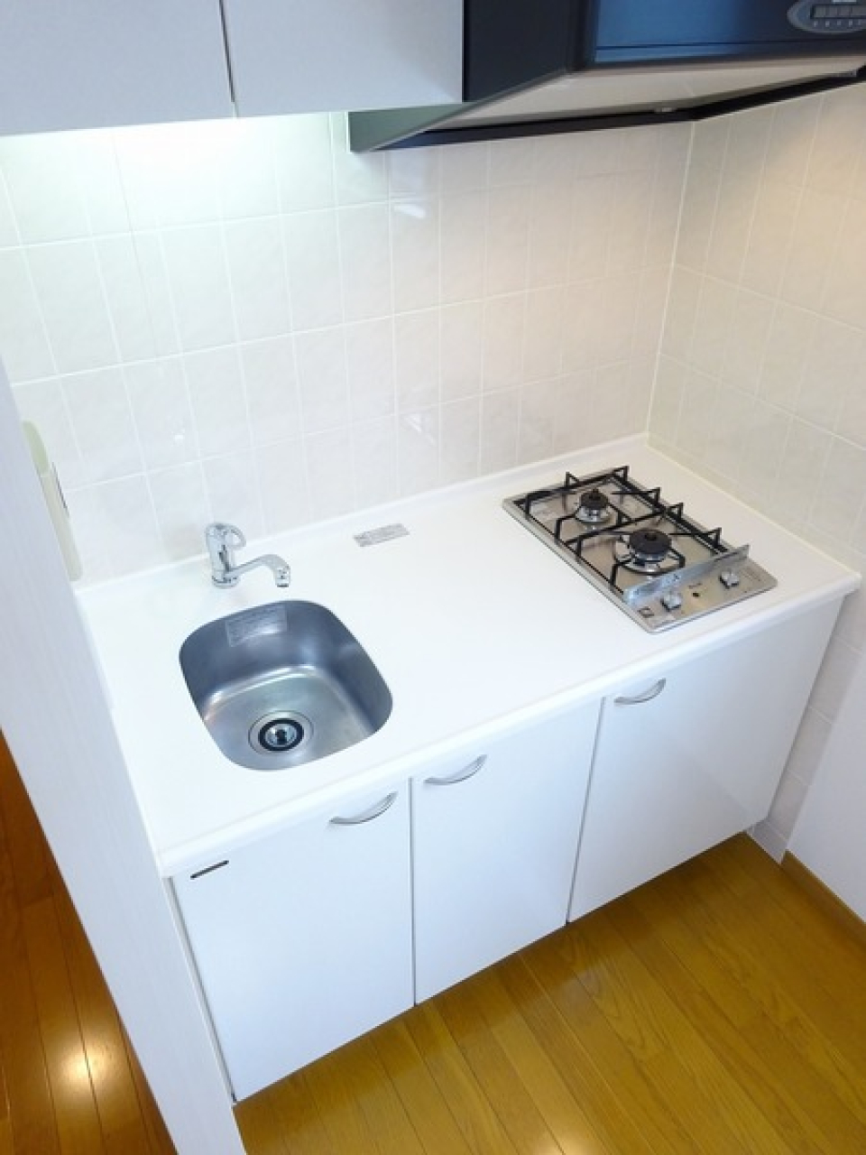 ２口のガスコンロが設置されています。まな板を使えるスペースがあるのが嬉しいい！