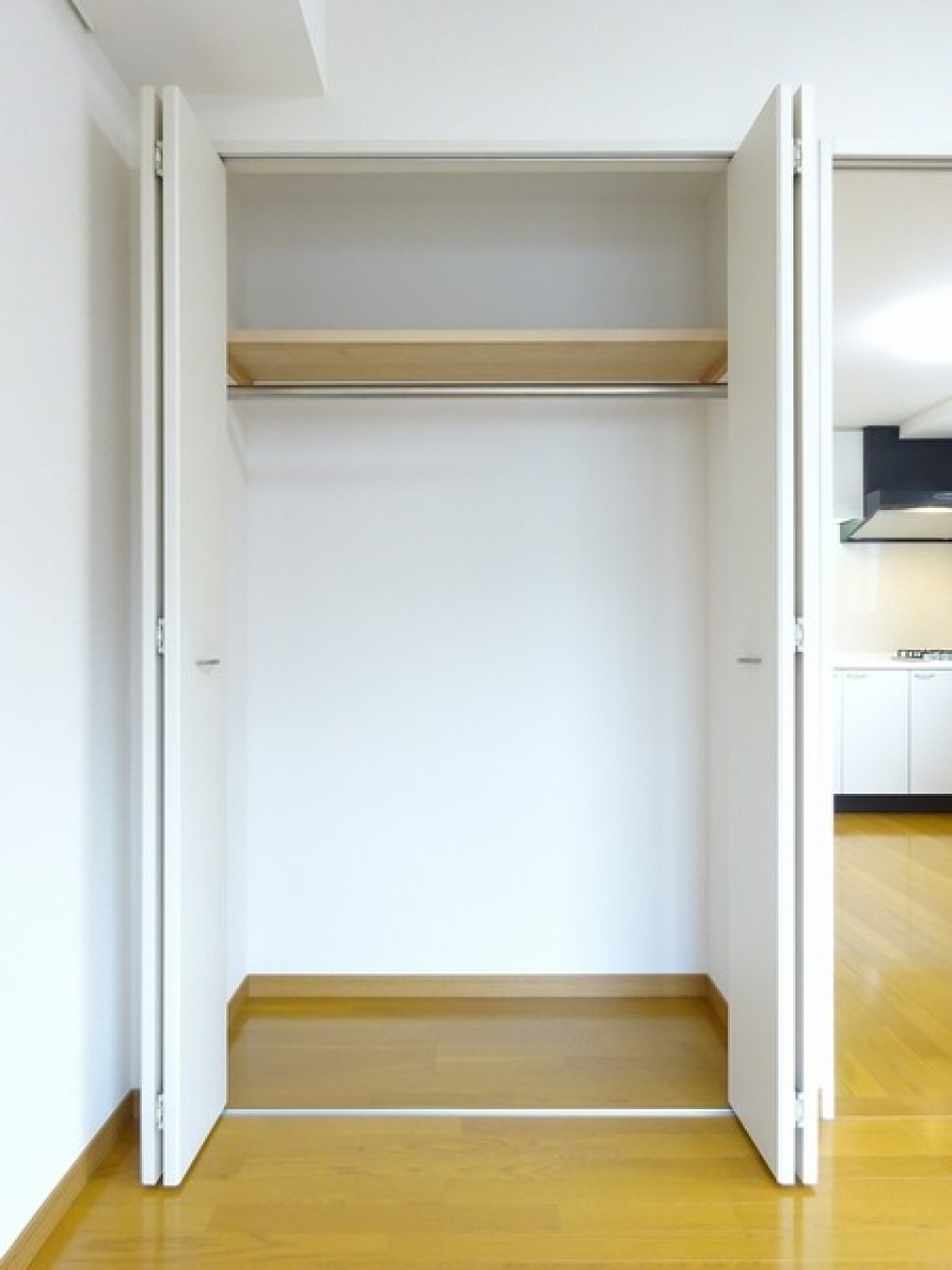 長い丈の衣服も掛けられる収納です！