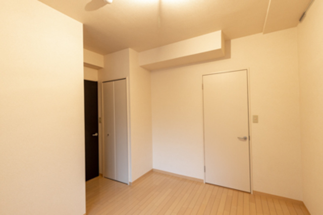 洋室には物入とクローゼットが付いているので収納に困りません。
※写真は同タイプ住戸です。