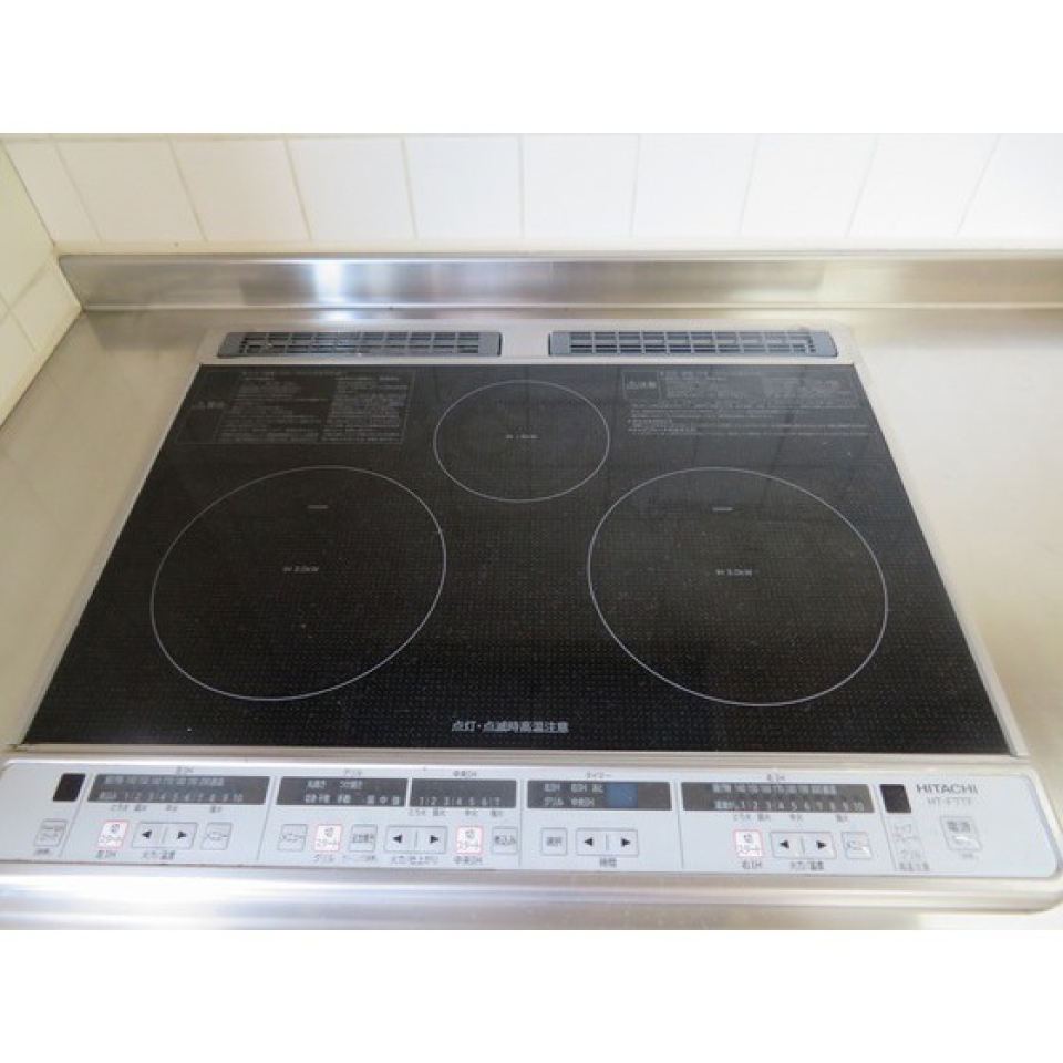 3口のIHコンロが設置されています。