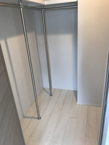 嬉しいウォークインクローゼット付きです。