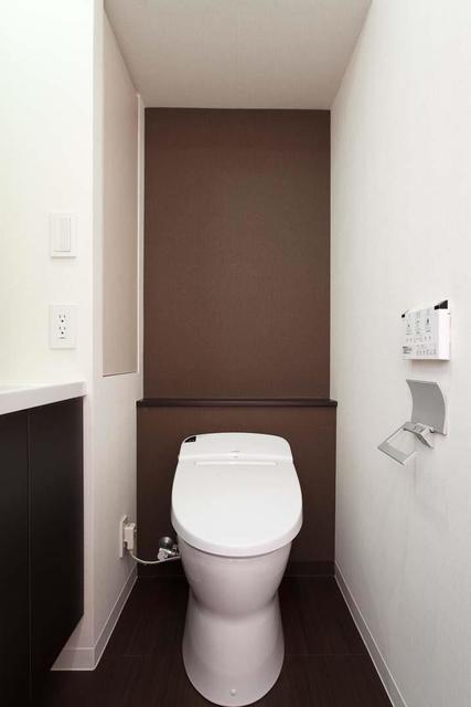 窪みにすっぽりトイレが収まっています。集中できそう&hellip;※写真は同タイプ住戸です。