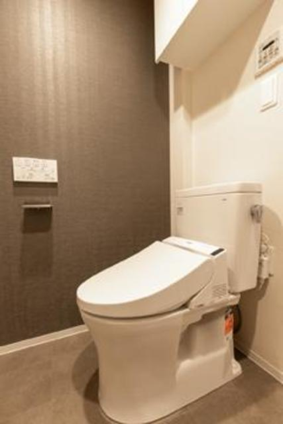 棚があるので日用品をストックしやすそうです。※写真は同タイプ住戸です。