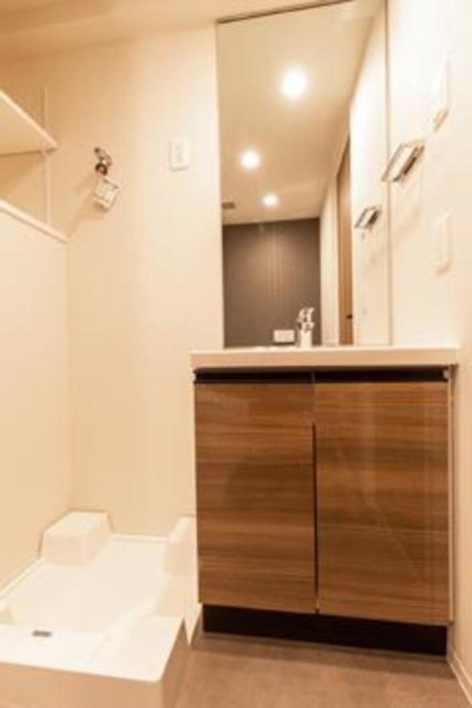 洗面台はシンプルな作りになっています。※写真は同タイプ住戸です。