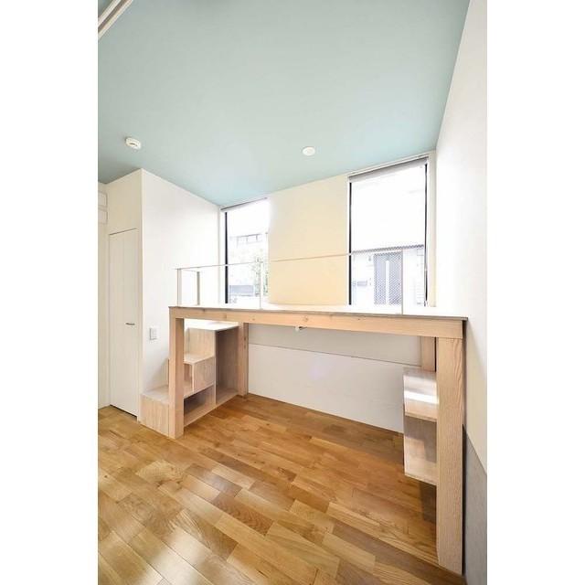 上部の手すりは細く、すっきりとしたデザイン性のあるロフトです。