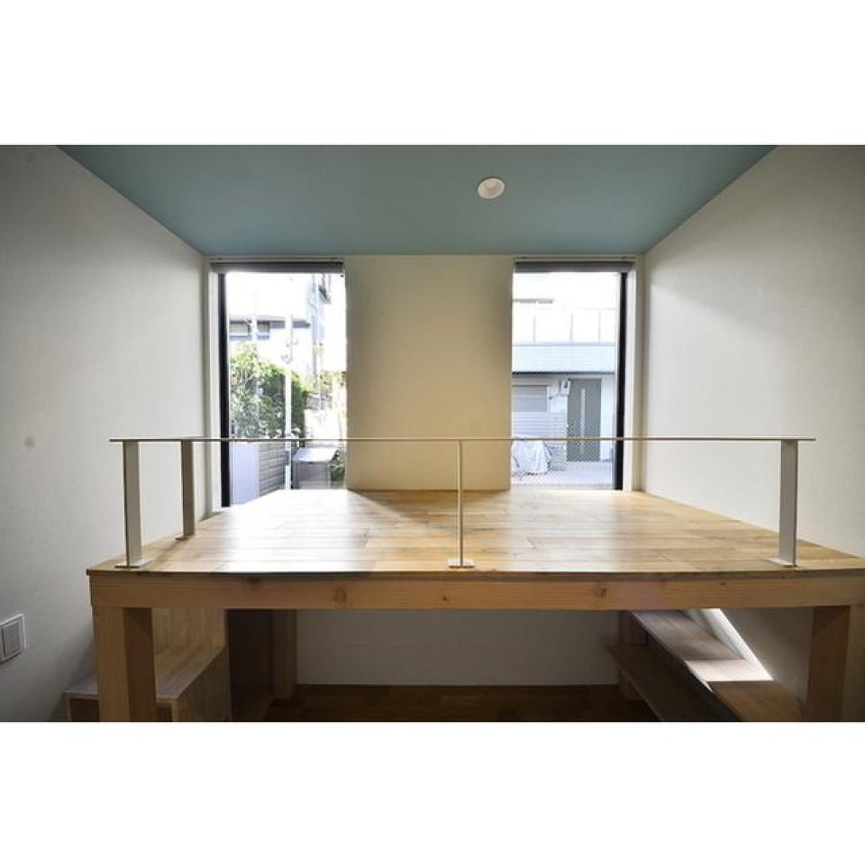 窓が２つあり、明るい自然光を取り入れてください！