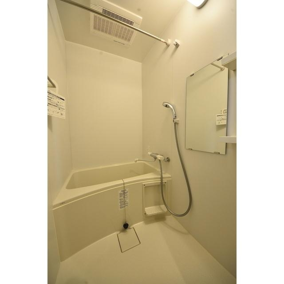 浴室には乾燥機があり、雨の日の洗濯物干しもお任せあれ！