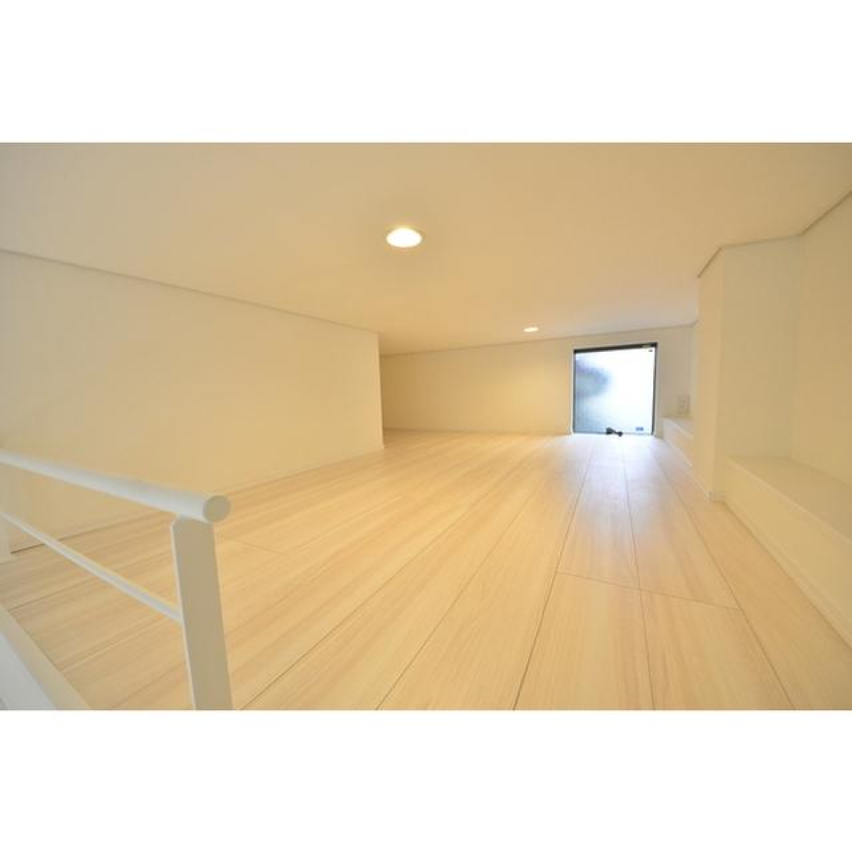 洋室は6.7帖。4.3帖のロフト部分の合わせてゆとりのあるひとり暮らしを送れます。