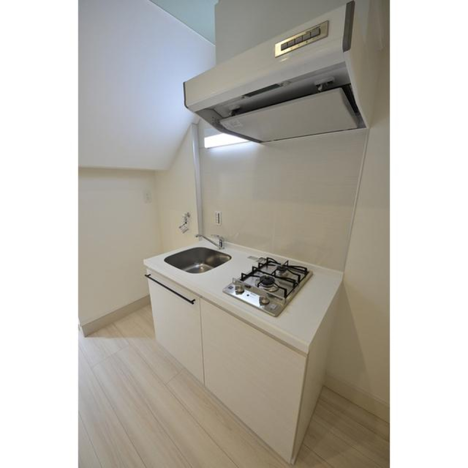 真っ白なキッチンって、逆にキレイに使いたくなりますね