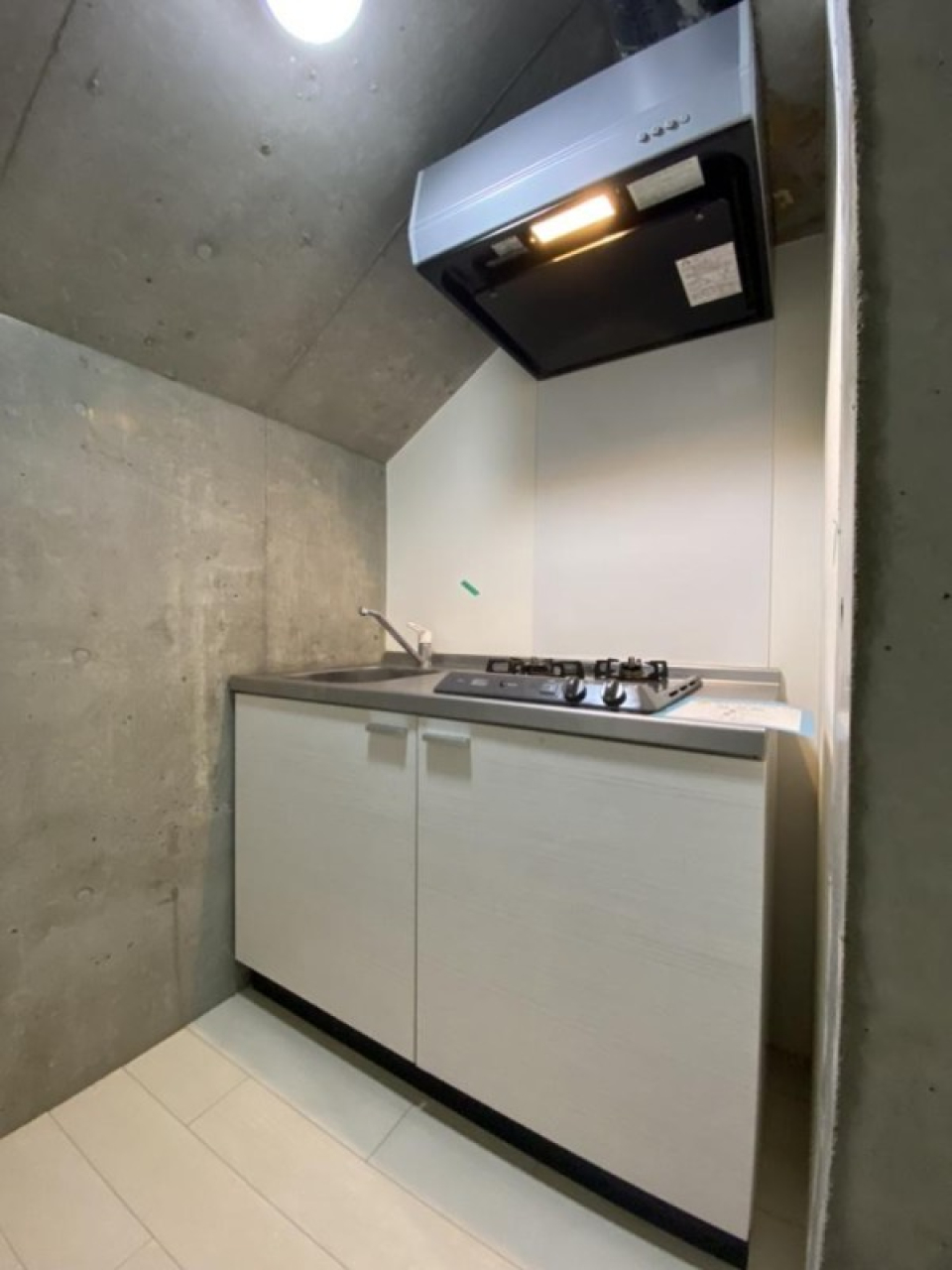 シンプルな白いキッチンは、綺麗に使いたい