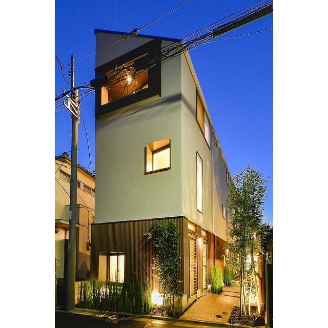 どんな人が住んでるんだろう？と無意識に気になっちゃう外観。これぞ高見えです。