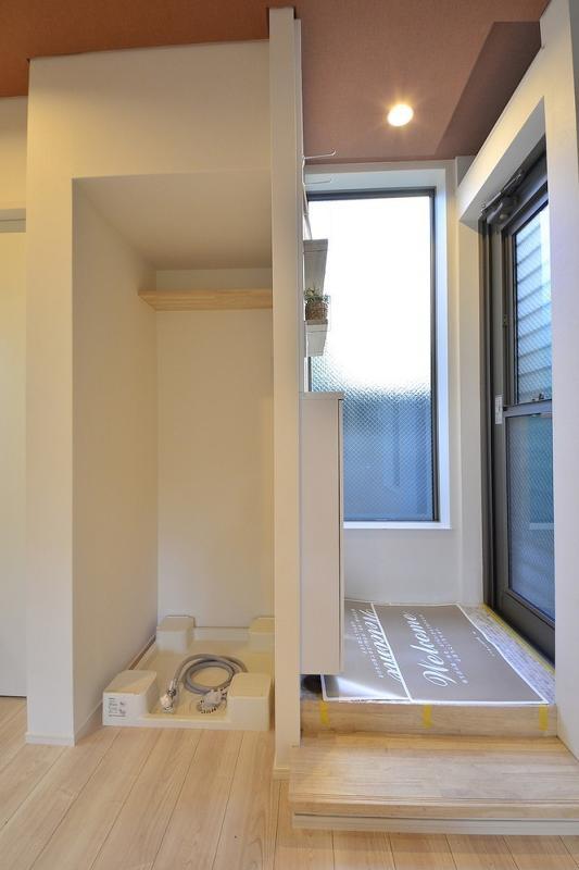 室内洗濯機置き場が玄関からは見えない構造になっています。