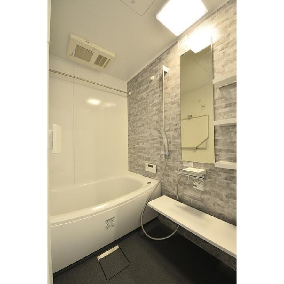 グレーのブリック調のパネルが大人らしいですね。