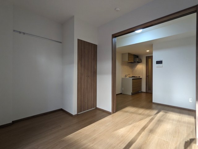 ４．５帖の洋室に明るい日差しが入った時の様子。