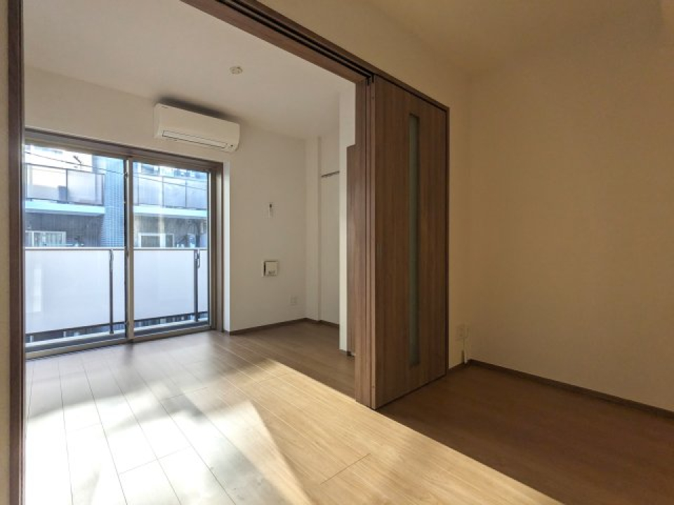 可動式のスライドドアで空間を区切ることができます。