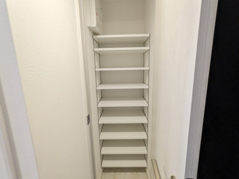 １人暮らしには十分な容量のシューズボックス。