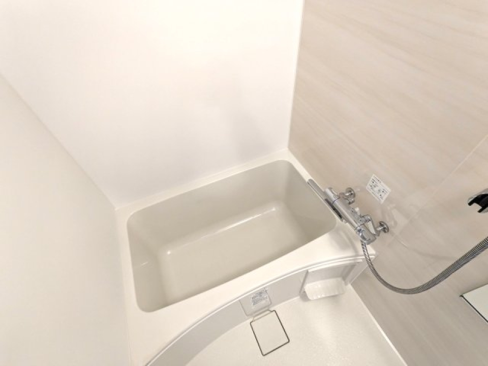 さりげなく木目調のパネルが採用されています。