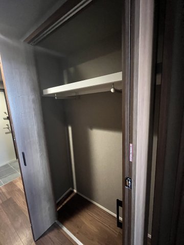 クローゼットもあるので衣類もスッキリ収納