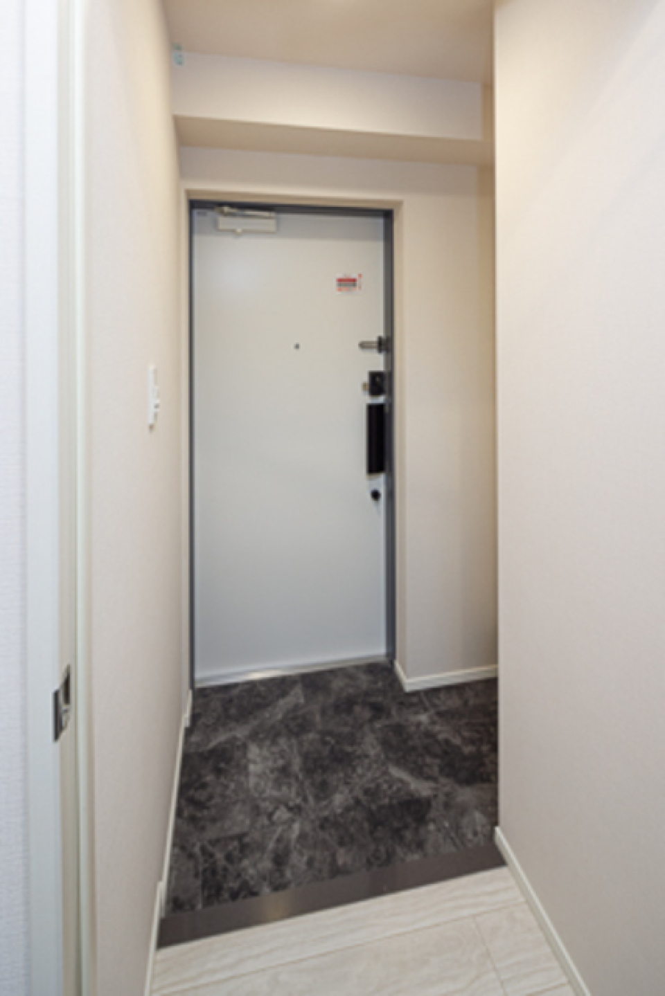 玄関
※写真は同タイプ住戸です。
