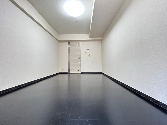 ７．６帖の南西向きのお部屋です。