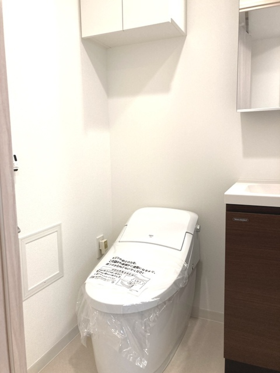 棚がついていて、日用品のストックに使えそうですね！※写真は同タイプ住戸です。