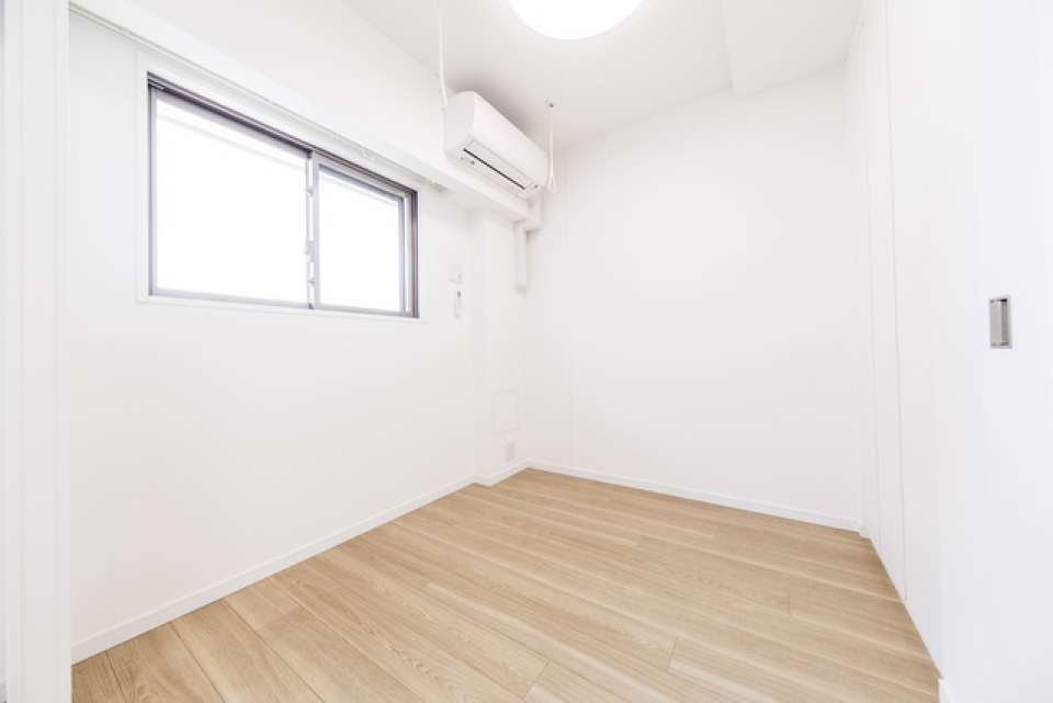 3.5帖の洋室です。真っ白な壁が包み込んでくれて、リラックスできそうです。
※写真は同タイプ住戸です。