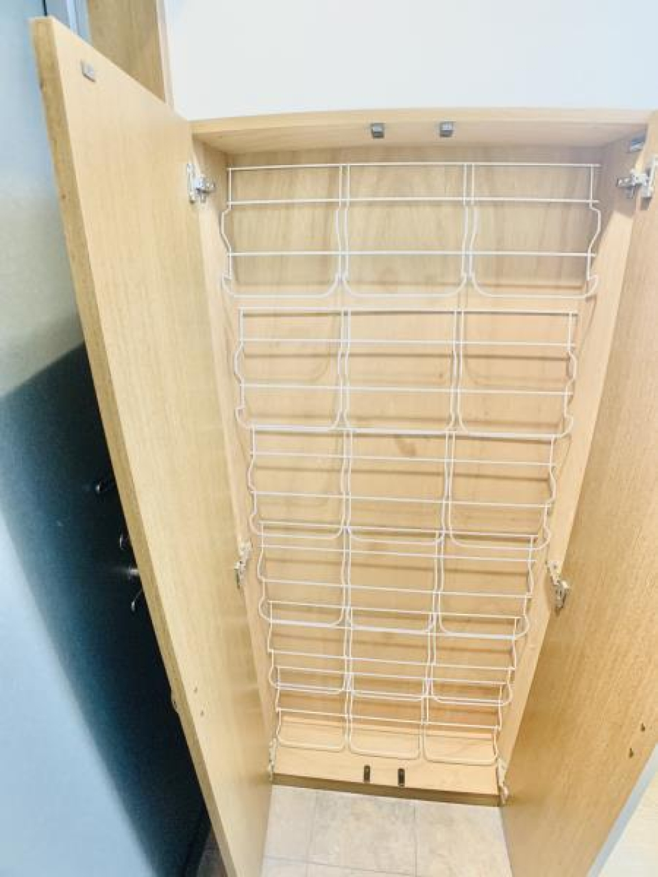 1人暮らしにはちょうどいい容量のシューズボックスです。